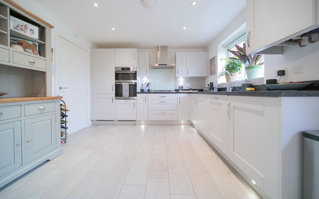 Property photo 2 of 19 Kitchen