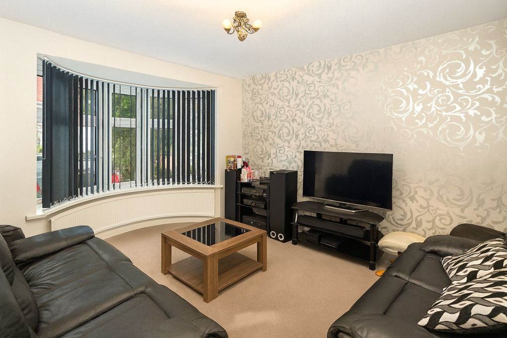 Property photo 2 of 10 Lounge