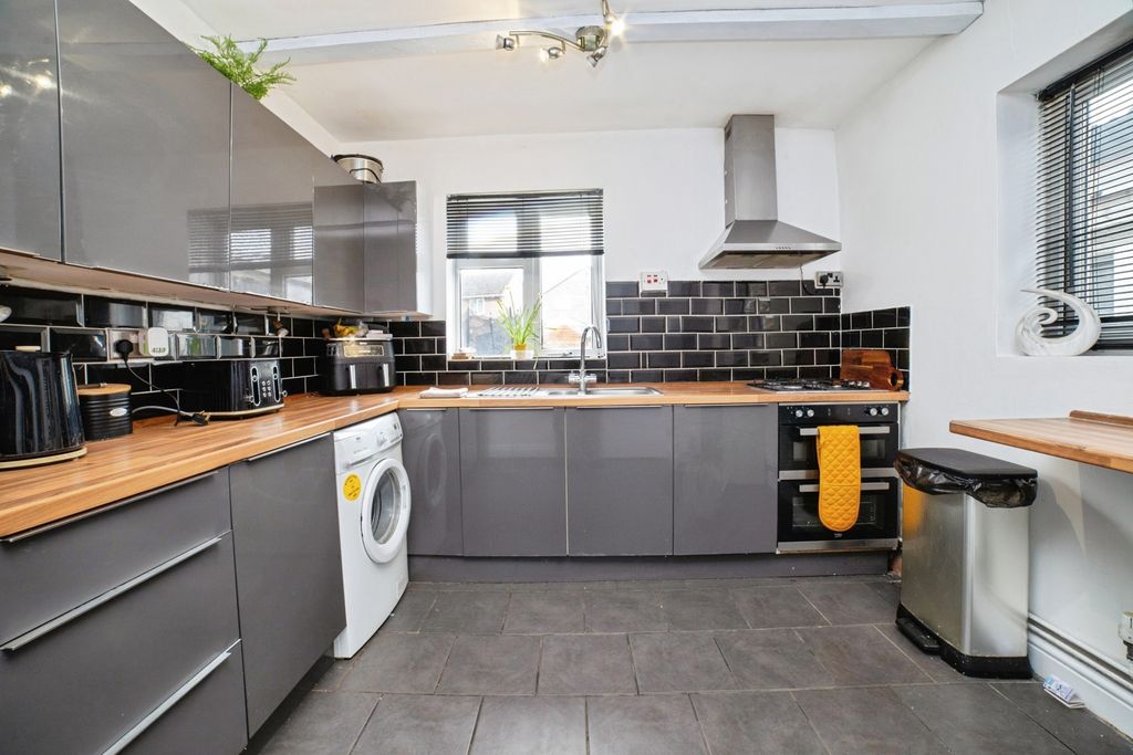 Property photo 2 of 20 Pbox-Img.Jpg