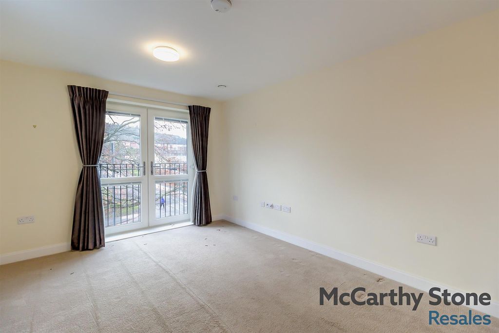 Property photo 2 of 19 8673499-Interior02-800.Jpg