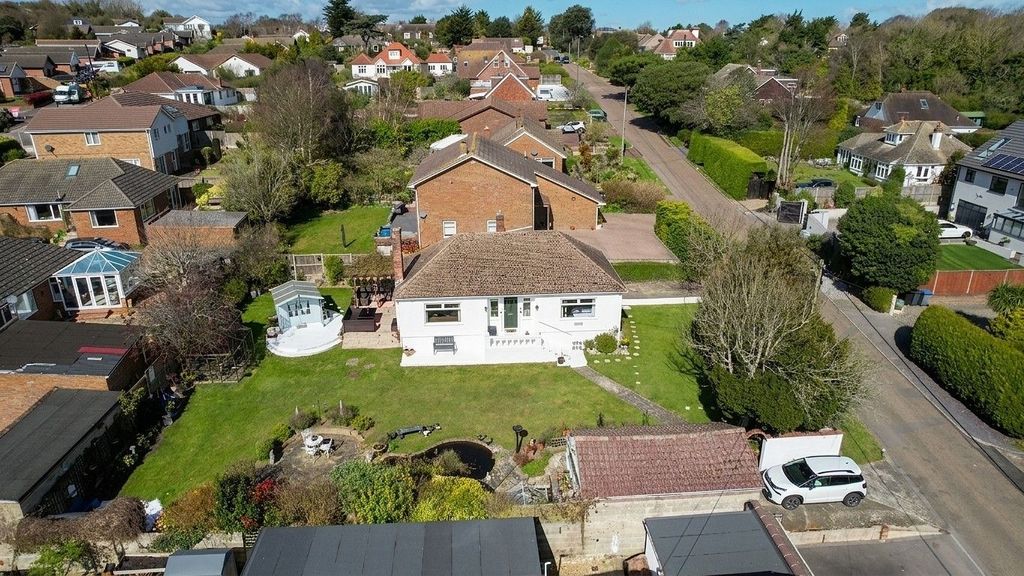 Property photo 2 of 37