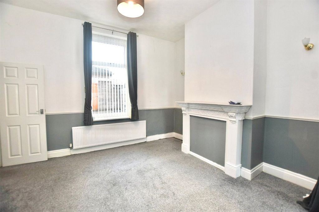 Property photo 3 of 17 Dining Room