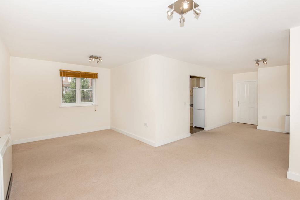 Property photo 3 of 7 Livingroom3