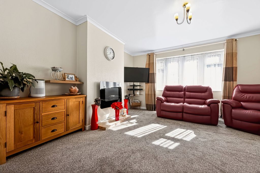 Property photo 3 of 31