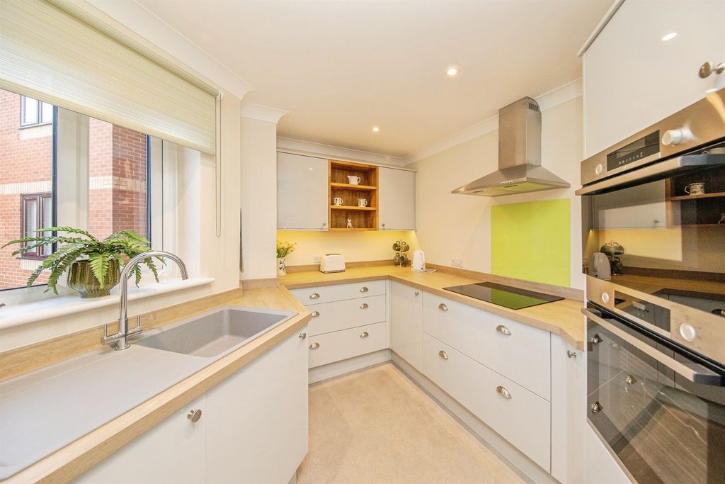 Property photo 2 of 13