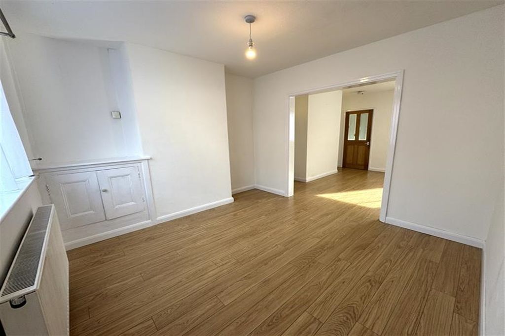 Property photo 2 of 13 (Main)