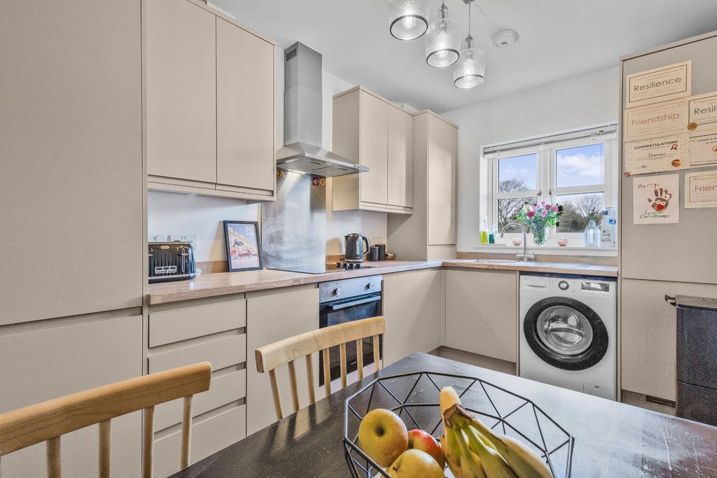 Property photo 2 of 16 Photo 4