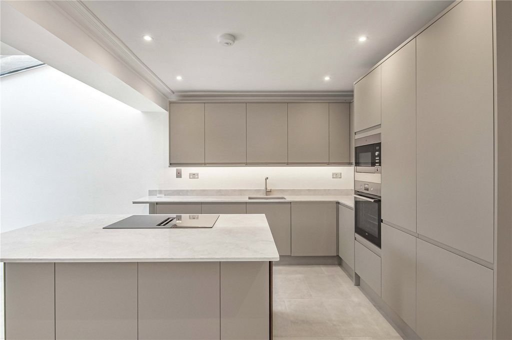 Property photo 2 of 14 Kitchen