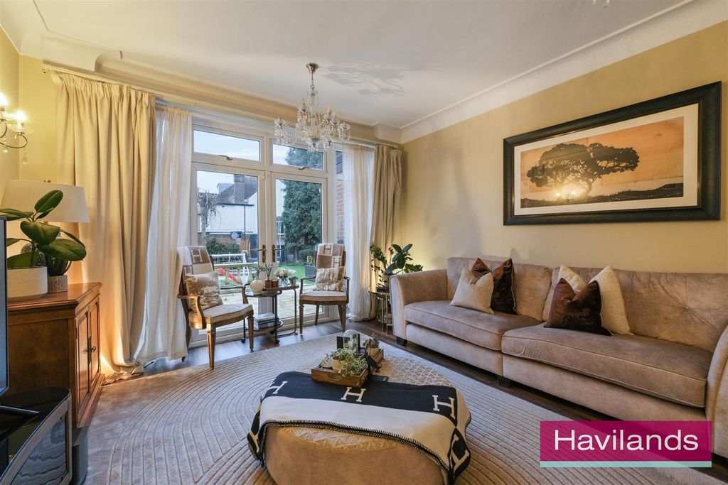 Property photo 3 of 21 Bourne Hill-7.Jpg