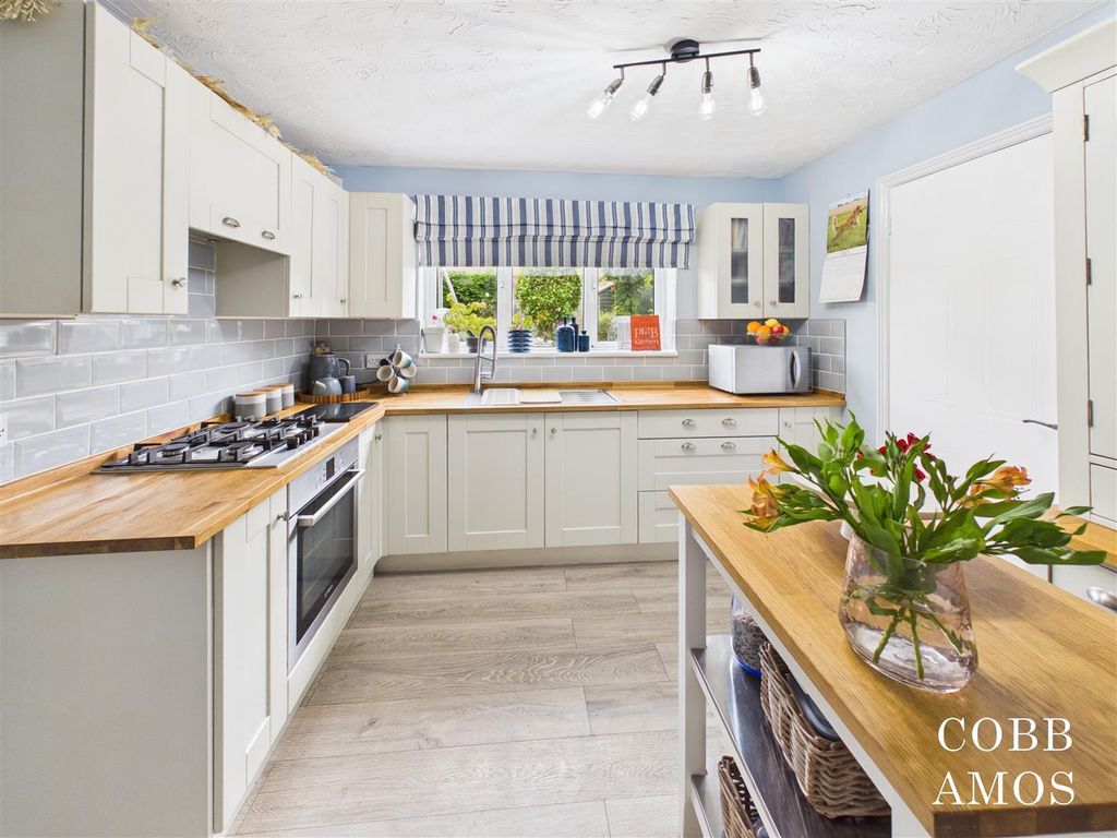 Property photo 3 of 18 Cam03722G0-Pr0137-Still008.Jpg