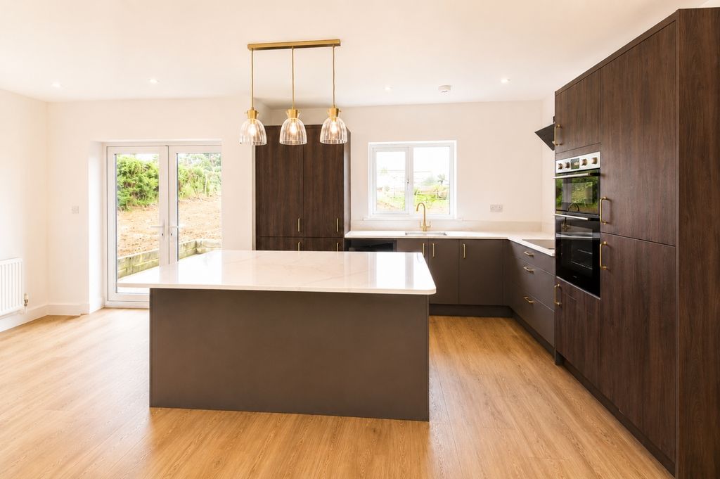 Property photo 2 of 17 Bf82F912-Fc4E-44E0-9c30-6B0d2Ed8De16