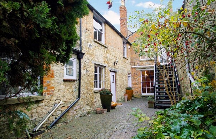 Property photo 1 of 7 Front001 (2)