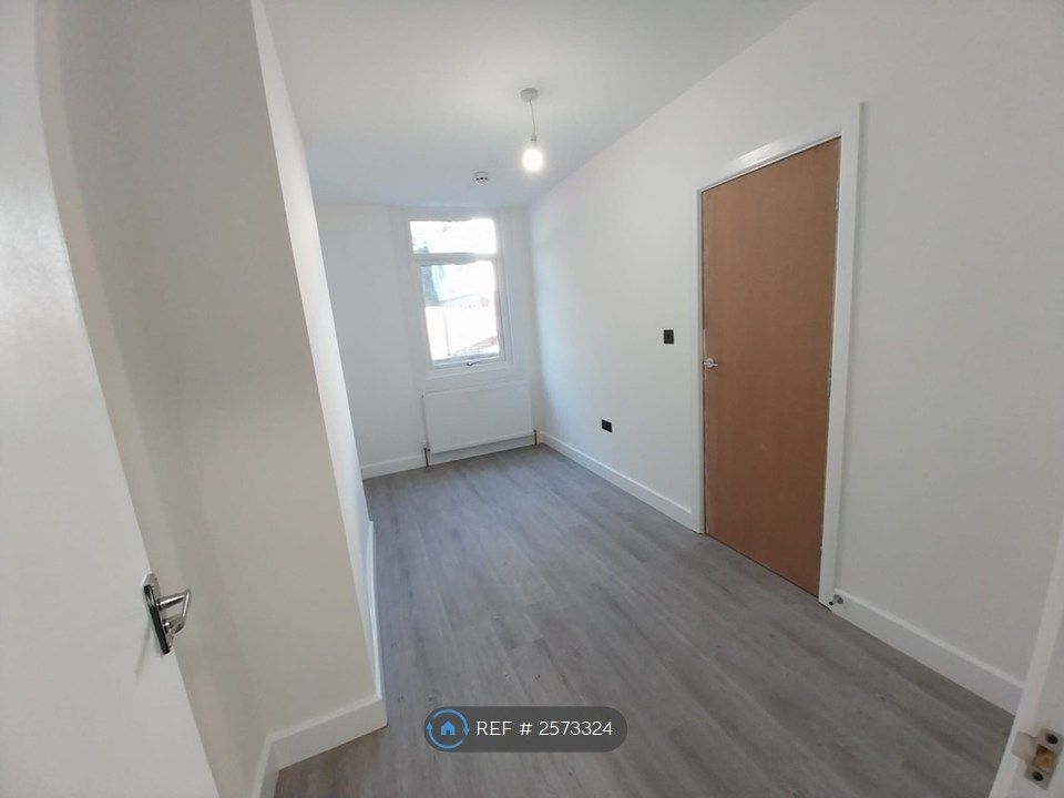 Property photo 3 of 27