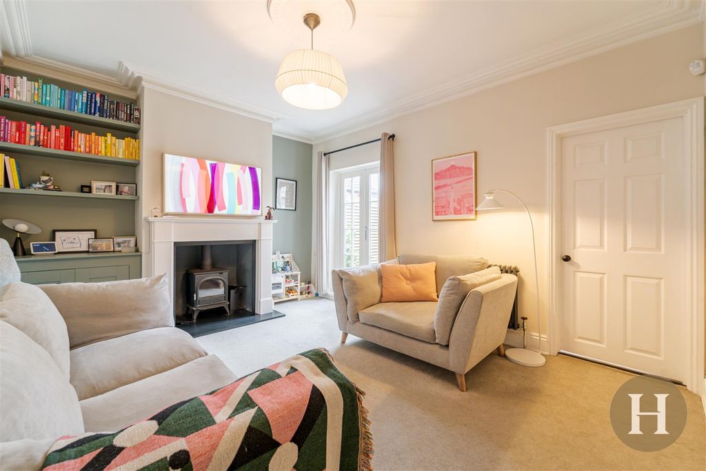 Property photo 2 of 32 Hadleigh Estate Agents-34.Jpg