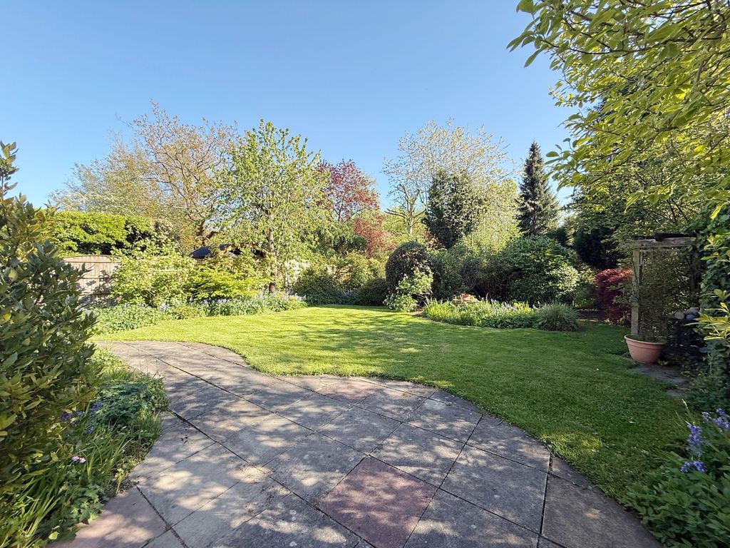 Property photo 2 of 26 Garden
