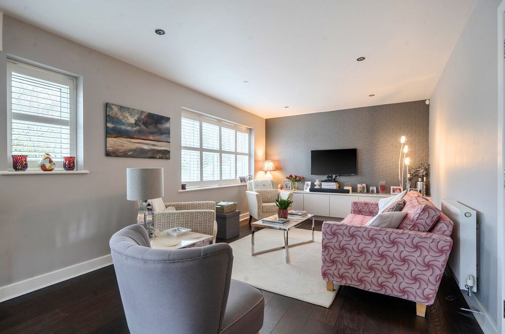 Property photo 3 of 20 1424101-11-69B2d2...