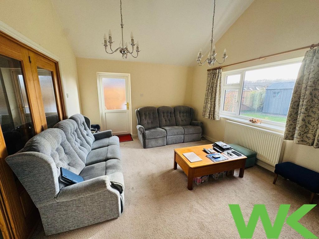 Property photo 2 of 7 Lounge