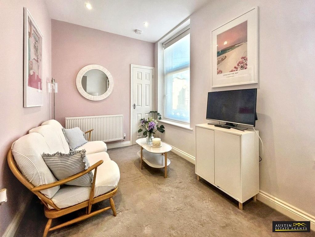 Property photo 2 of 8 Living Room