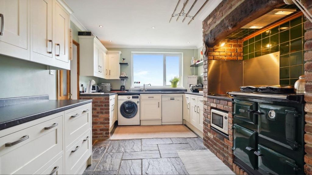 Property photo 3 of 47 Tys7.Jpg