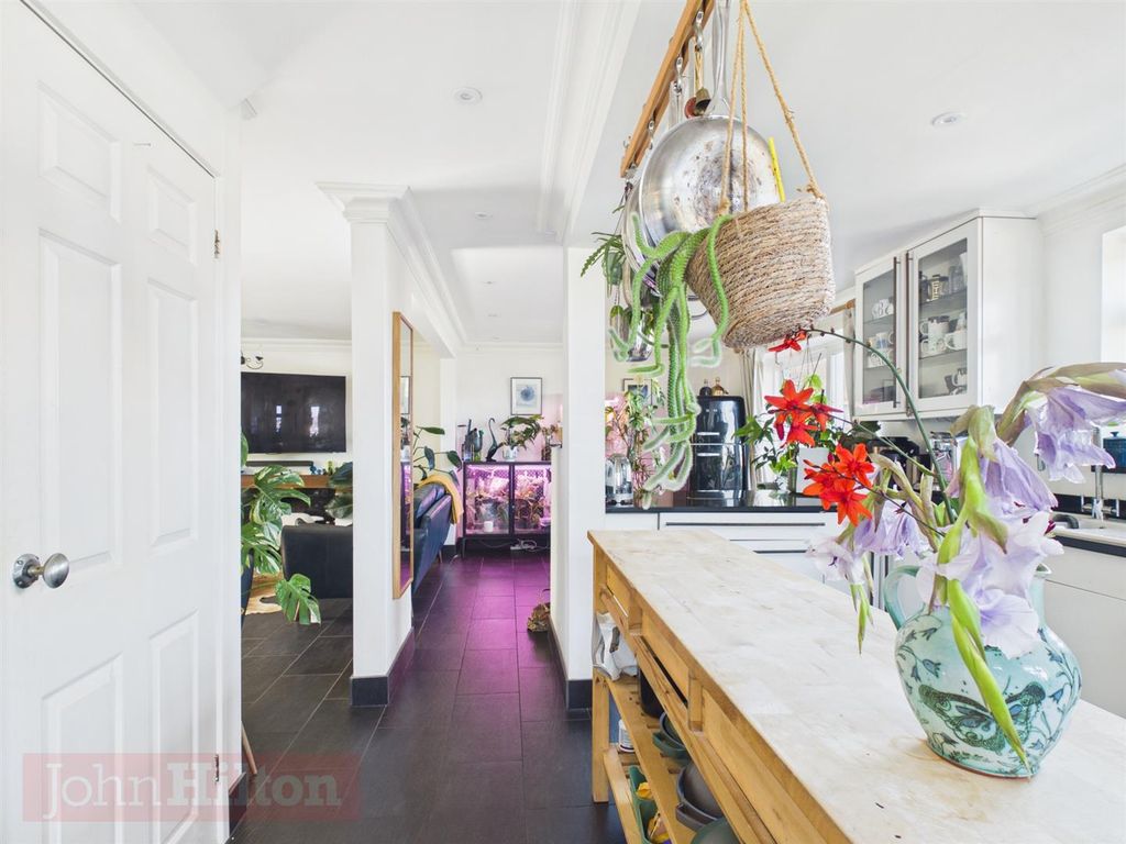 Property photo 3 of 23 Cam02534G0-Pr0740-Still012.Jpg