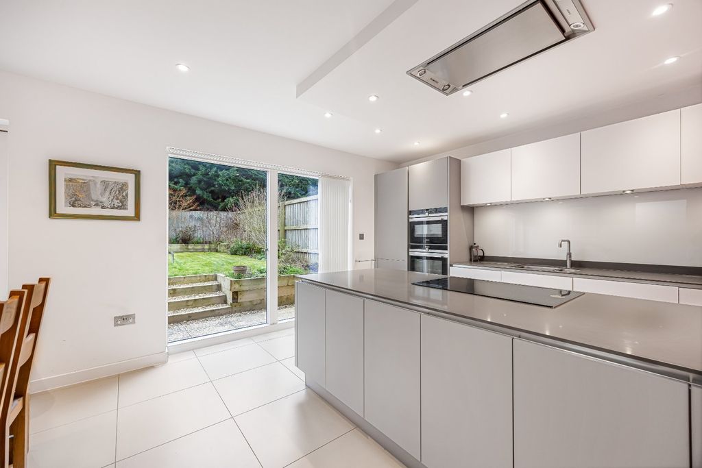 Property photo 2 of 14 Picture No. 18