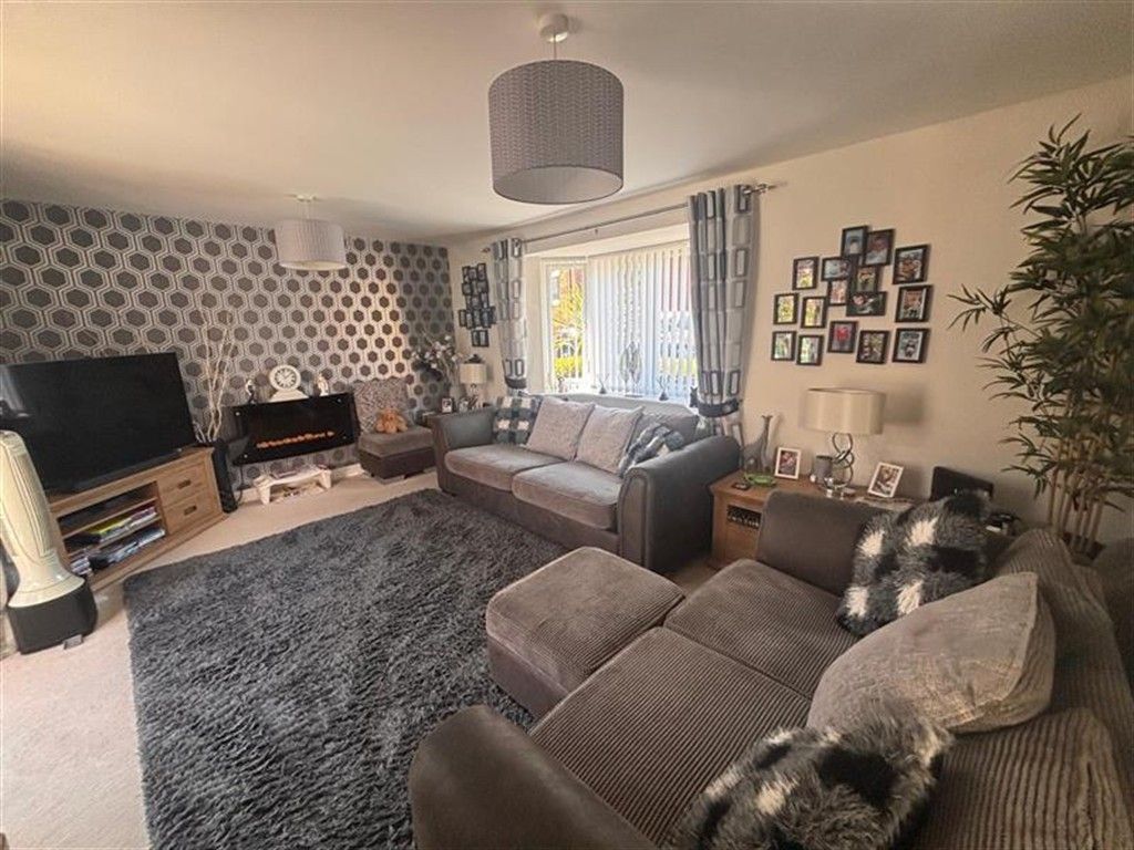Property photo 2 of 14 Lounge