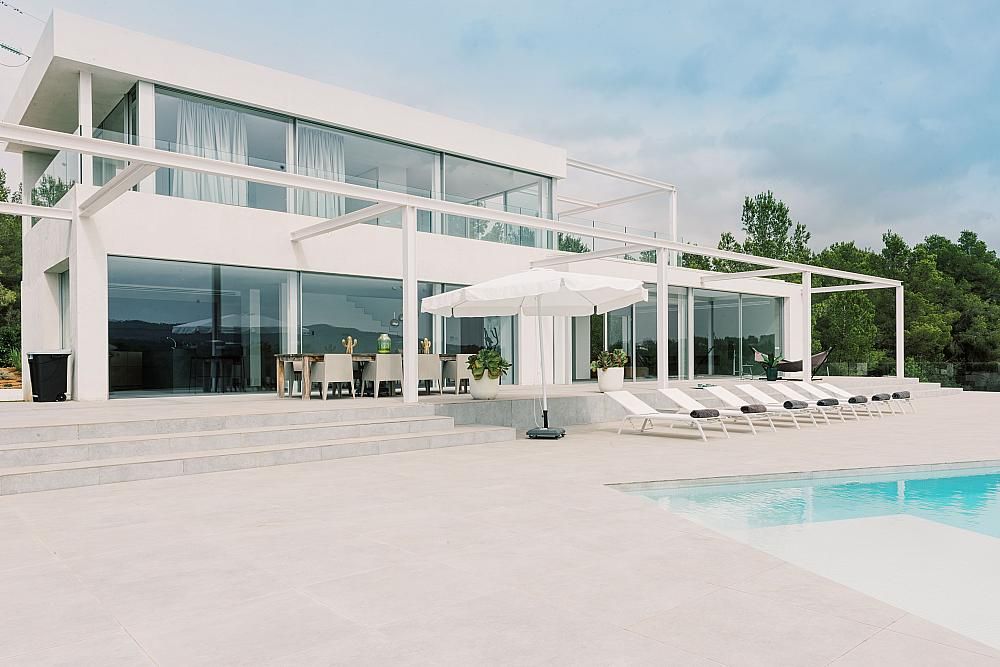 Property photo 1 of 20 Modernistic 7 Bedroom Countryside Property For Sale