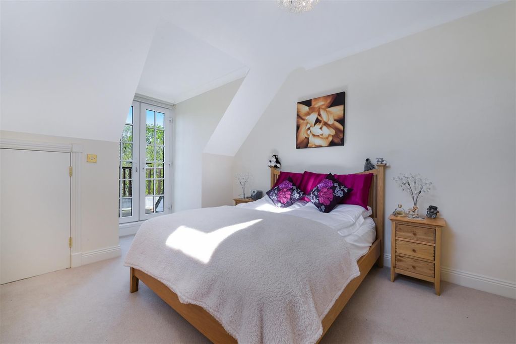 Additional image 22 of 2 bed flat for saleFlanchford Road, Reigate RH2