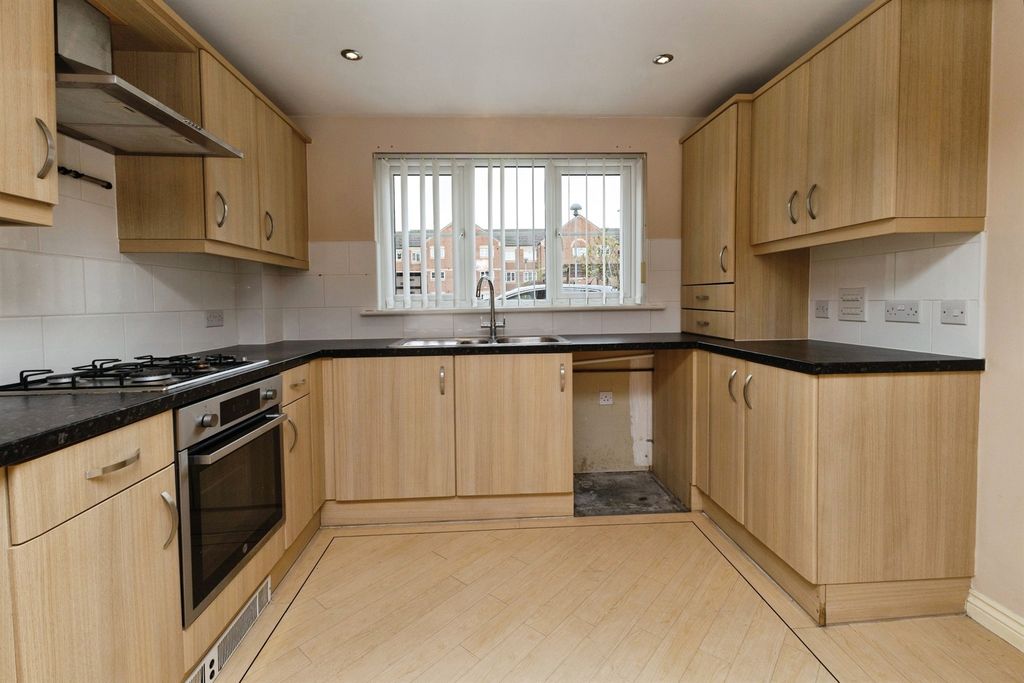 Property photo 2 of 14