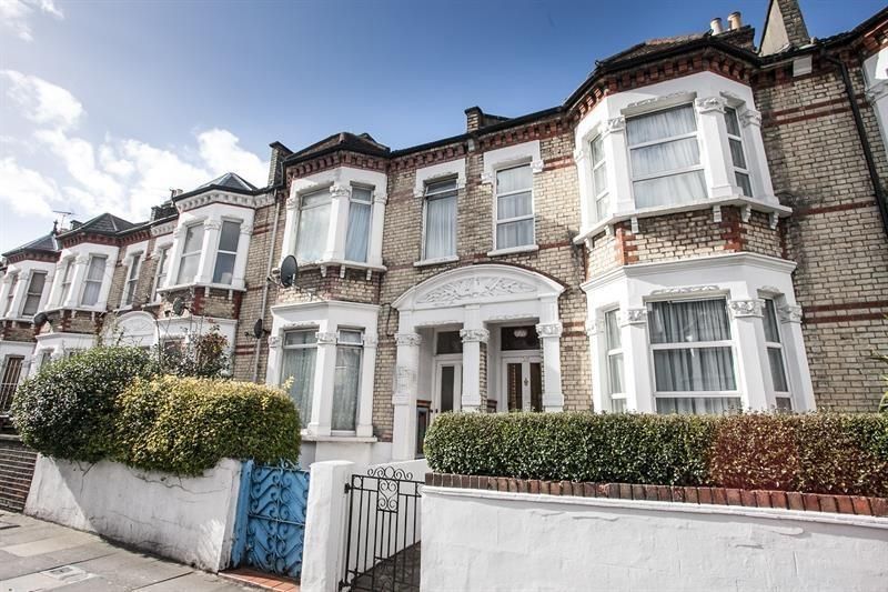Property photo 1 of 7 Bloemfontein Road, London 1, W12 7Bx
