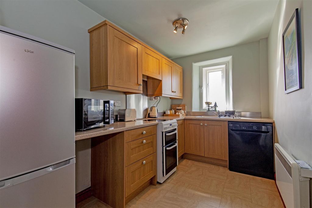 Property photo 2 of 17 Kitchen