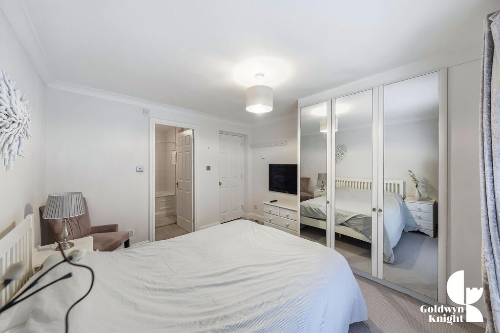 Property photo 3 of 39 Bedroom