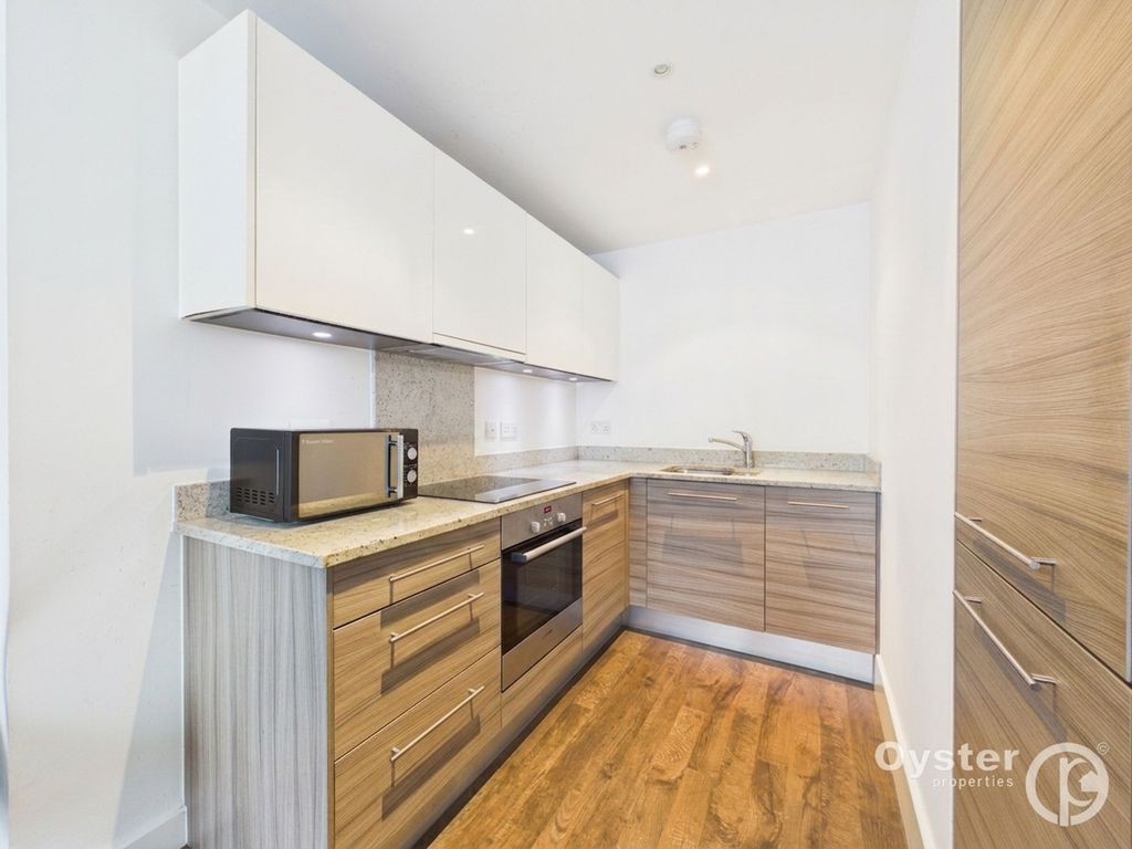 Property photo 3 of 11 Kitchen