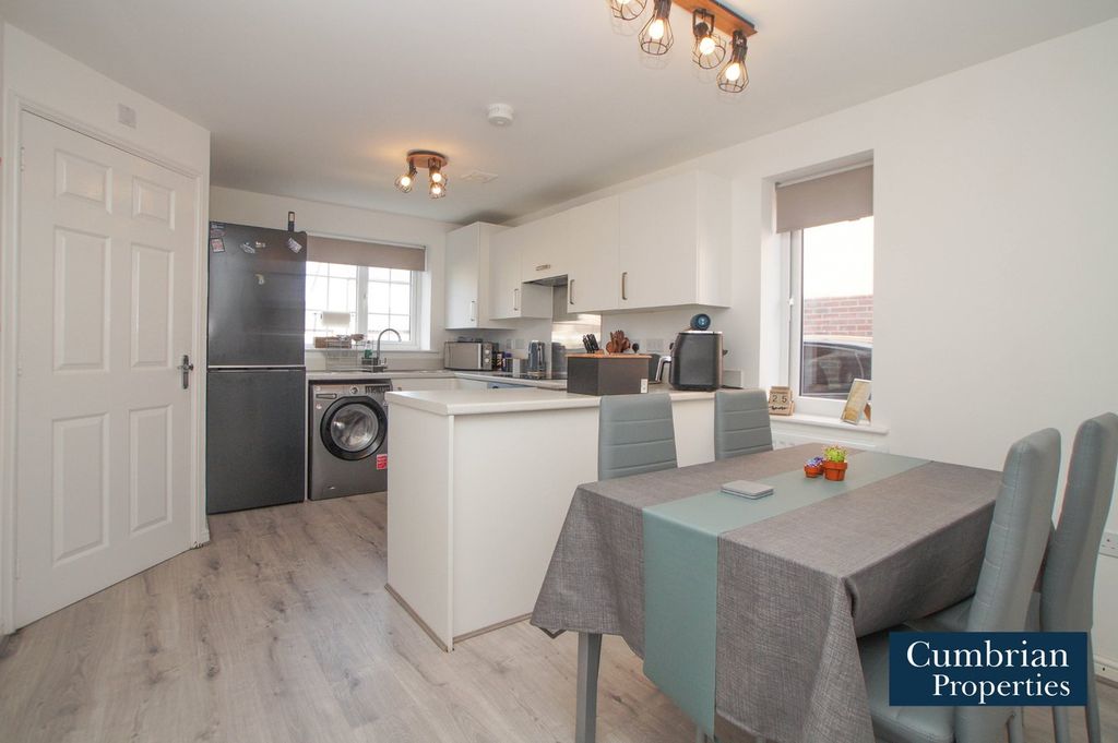 Property photo 2 of 14 Dining Kitchen