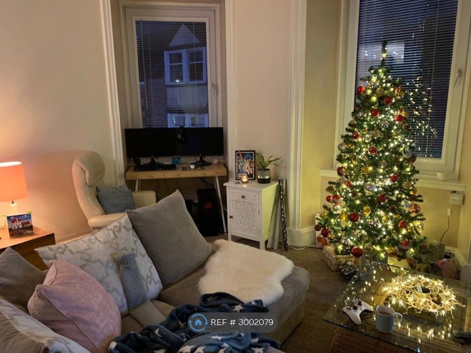 Property photo 1 of 5 Lounge At Christmas