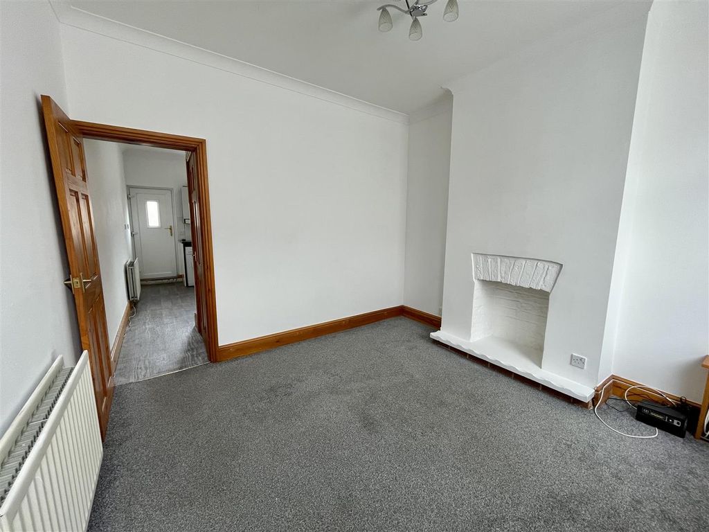 Property photo 2 of 10 Lounge