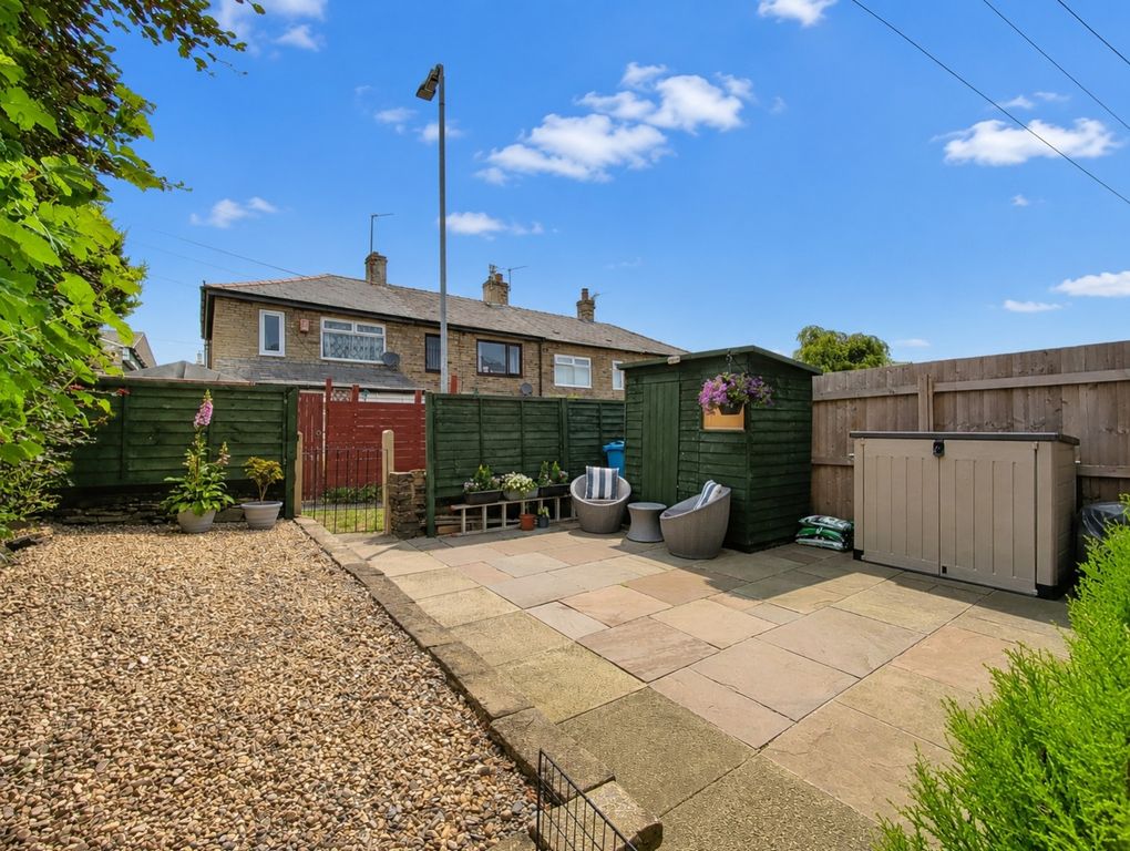 Property photo 2 of 20 7 Hill Cresc Ewemove Brighouse (3)