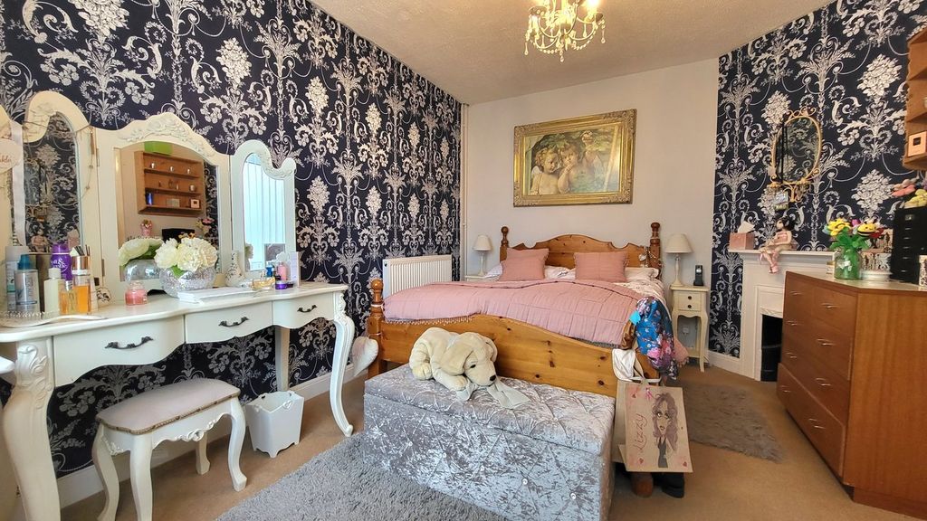 Property photo 3 of 21