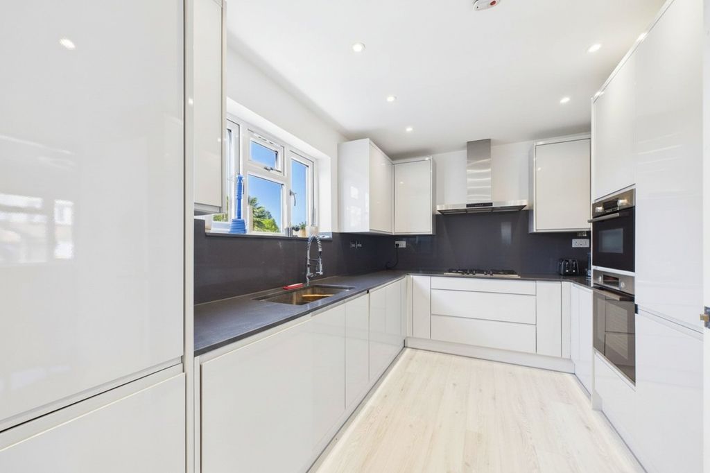 Property photo 1 of 8 Picture No. 06