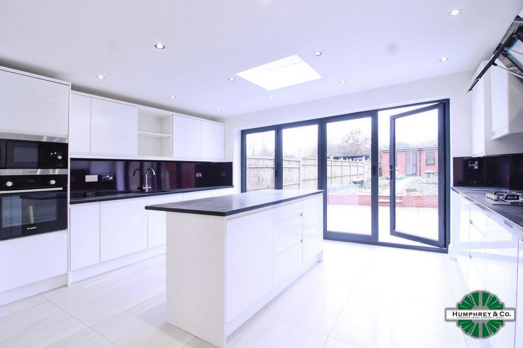 Property photo 2 of 9 Pbox-Img.Jpg