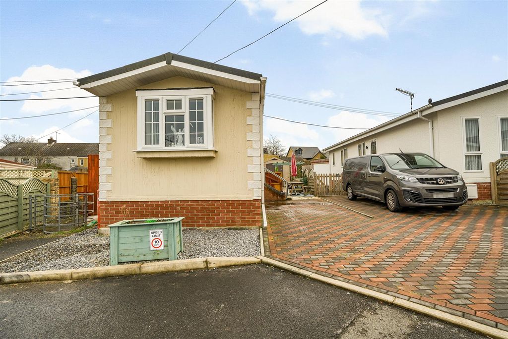 Property photo 1 of 27