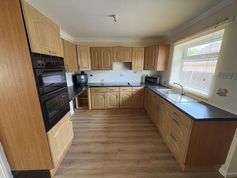 Property photo 2 of 17 Kitchen