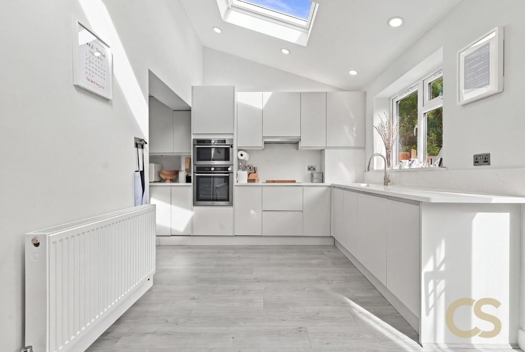 Property photo 3 of 18 5377225