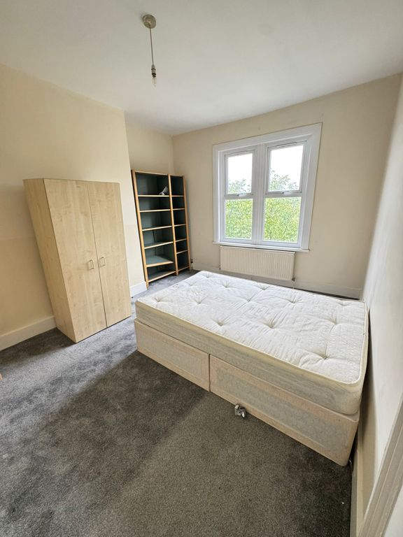 Property photo 2 of 11 Bedroom 1