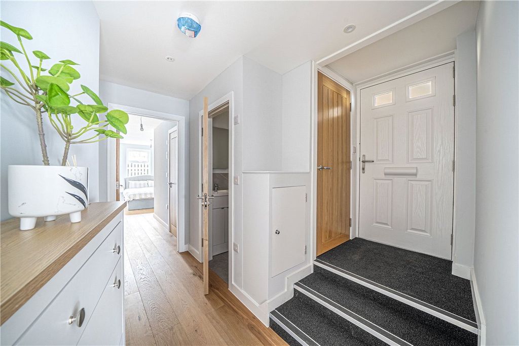 Property photo 3 of 8 Entrance