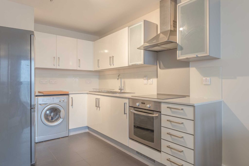 Property photo 3 of 11 Kitchen