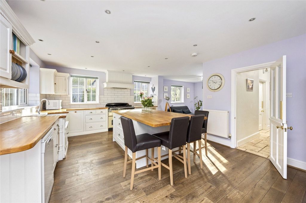 Property photo 2 of 25 Kitchen/Breakfast Rm