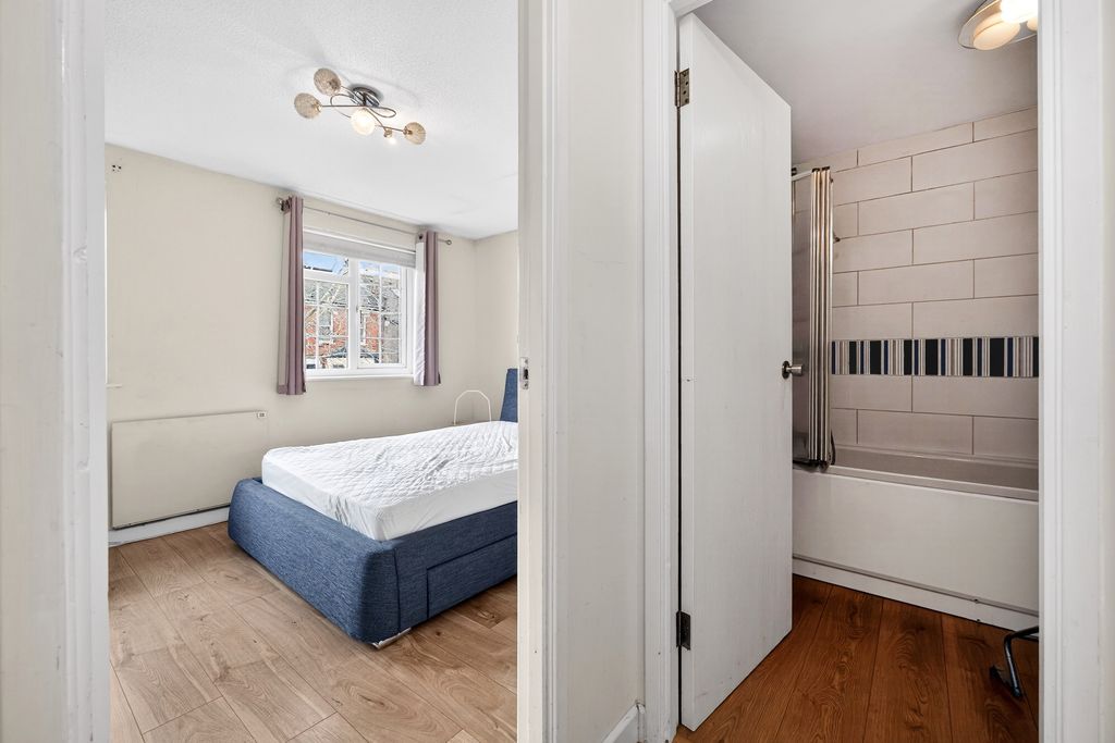 Property photo 3 of 10 Hallway