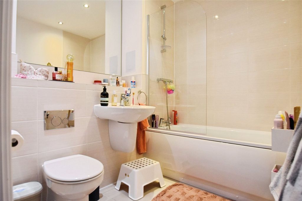 Property photo 3 of 11 Bathroom