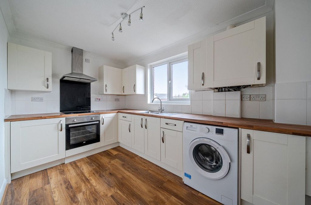 Property photo 2 of 9